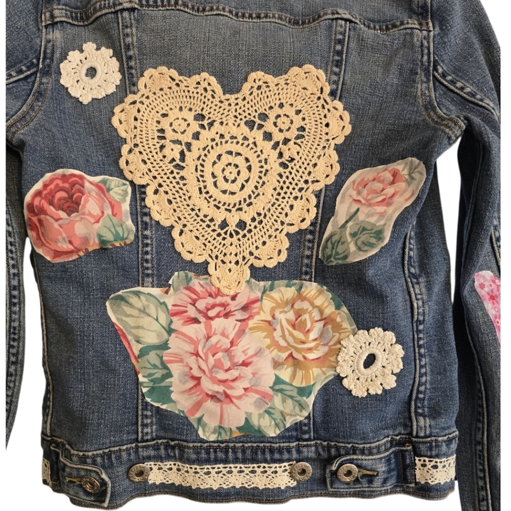 Upcycled Hand Crafted Boho Cottage On Levi's Trucker Denim Jacket Size Sm In EUC - Picture 4 of 11